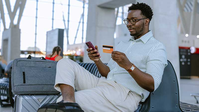 cadeado em cima de cartão de crédito